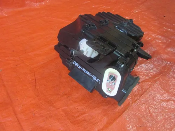 Nissan Pathfinder IV R52 3.5i 2017 Conjunto de Ventilador OEM image 3