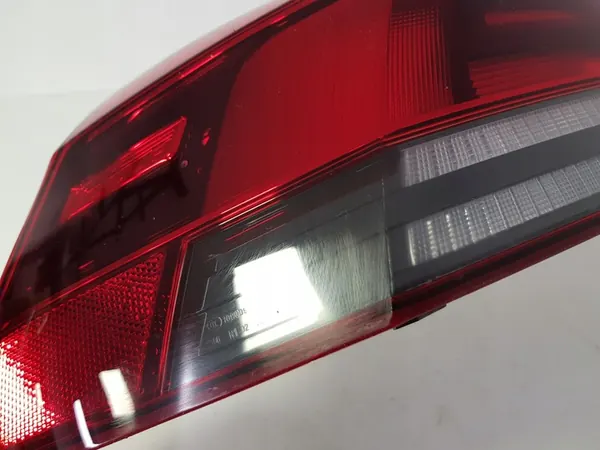 Lámpara trasera izquierda Volkswagen Golf 8 VIII 5H0945095C image 3