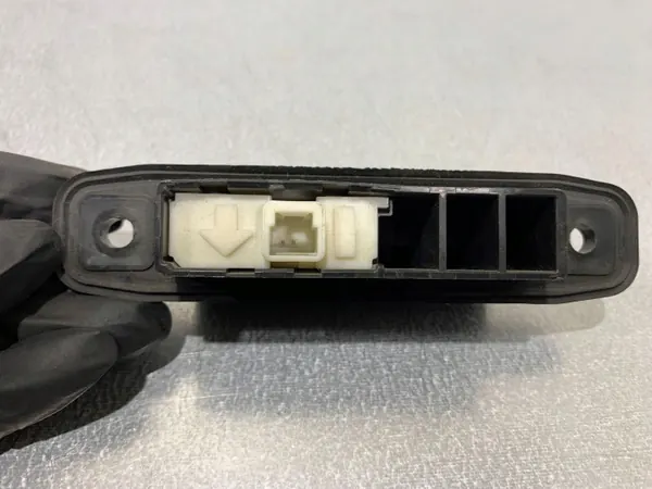 Takaluukun kahva OEM FBZ20941 Toyota Avensikselle image 3