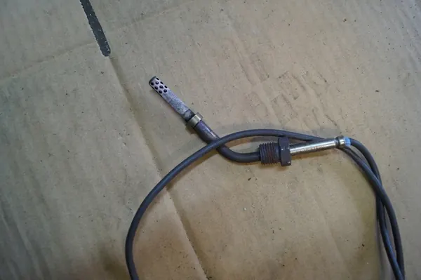 Temperatursensor AUDI A4 B7 2.0 TDI 03G906088AP image 3