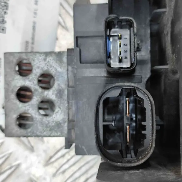 Lämmityspuhaltimen rele OEM 9673999880 Peugeot 5008 image 7