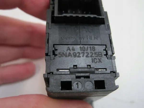 Handbremschalter Volkswagen OE 5NA927225B image 4