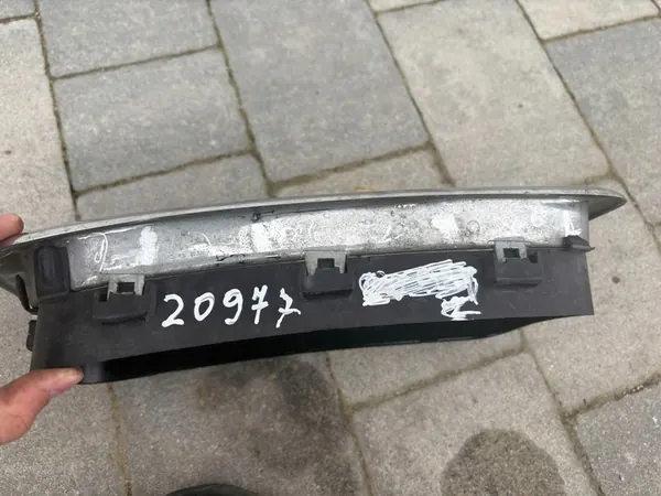 BMW 7 E38 Right Kidney Grill OEM 5113-8125812 image 3