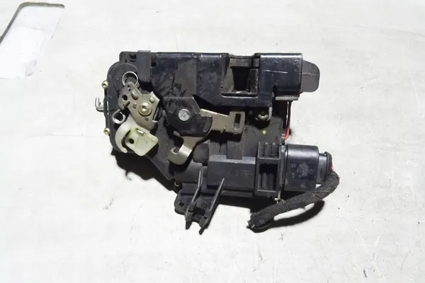 Rechte Vordertürschloss Audi A6 4B1837016B image 3