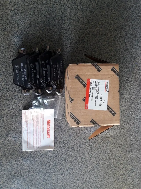 OEM 1227108 Bakre bromsbelägg för Ford Mondeo 00-04 image 2
