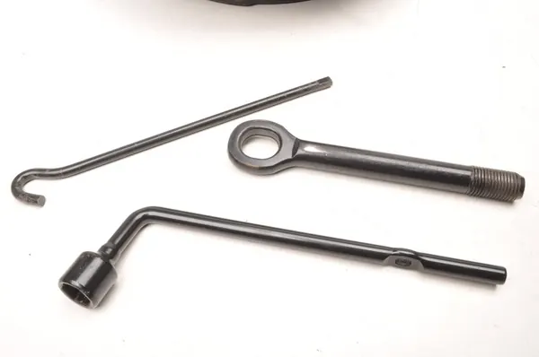 Insertion Roue de Secours Kia OEM 09149-1H000 Occasion image 3