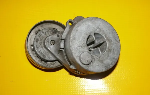 Spännare Audi A8 D2 3.3 TDI 225HK 99-02 057903133A image 2