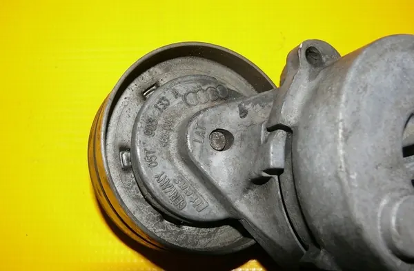 Spännare Audi A8 D2 3.3 TDI 225HK 99-02 057903133A image 3