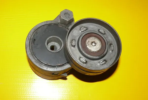 Spännare Audi A8 D2 3.3 TDI 225HK 99-02 057903133A image 4