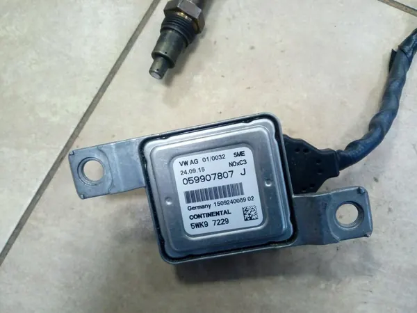 Sensor NOX VW Touareg II Porsche Cayenne 059907807J image 2