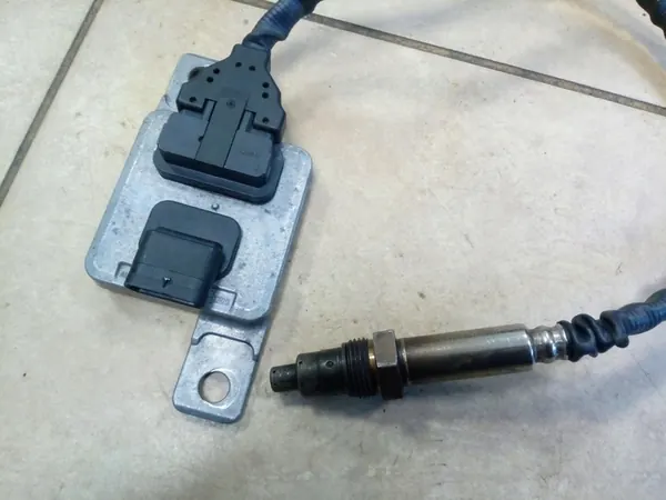 Sensor NOX VW Touareg II Porsche Cayenne 059907807J image 3