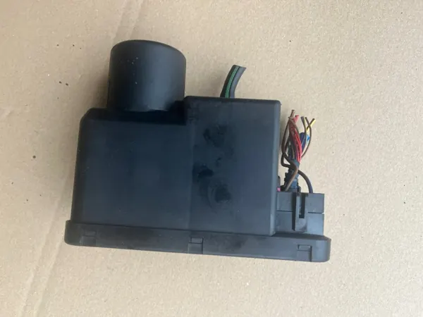 Keskitulppapumppu OEM 4A0862257C Audi 100:lle image 4