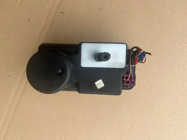 Keskitulppapumppu OEM 4A0862257C Audi 100:lle image 5