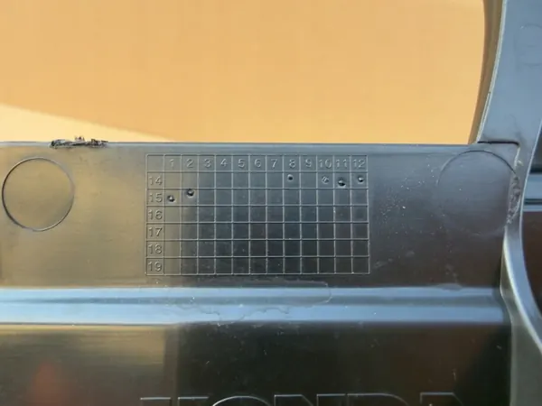 Honda CR-V IV frontgrillfäste OEM 71129-T1V-E010-M1 image 5