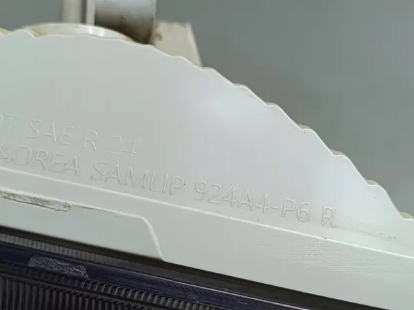 Luz de marcha atrás Hyundai Santa Fe OEM 924A4P6R image 8