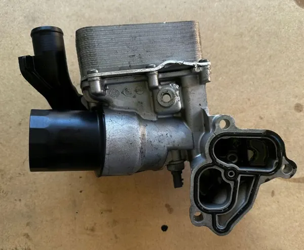 Base do Filtro de Óleo OEM 152084648R Trafic/Vivaro image 2
