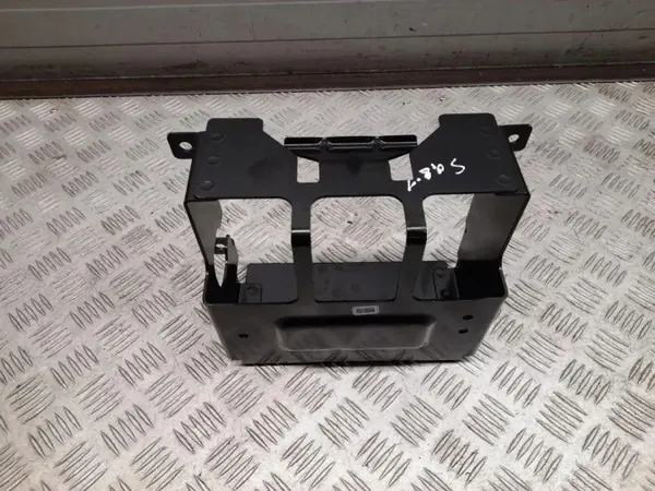 Soporte batería Audi Q8 OEM 4M0915400D - Usado image 3