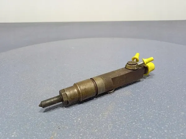 Iniettore AUDI A6 C4 2.5TDI 046130201F image 2