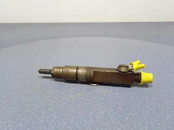 Iniettore AUDI A6 C4 2.5TDI 046130201F image 3