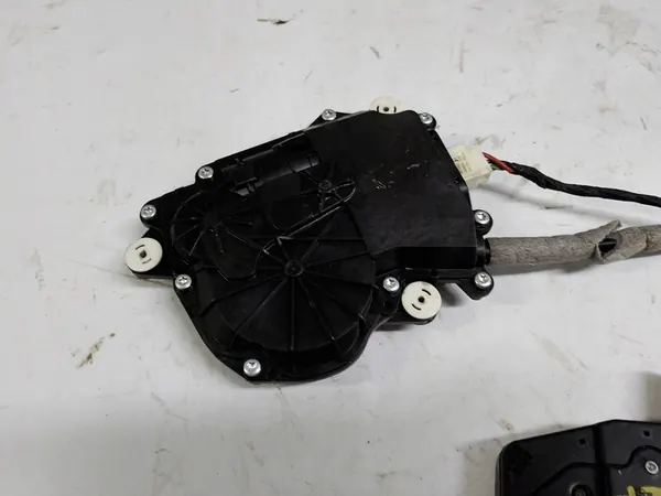 BMW 7 F01 Bagagelås 51247191211 51247191213 image 6