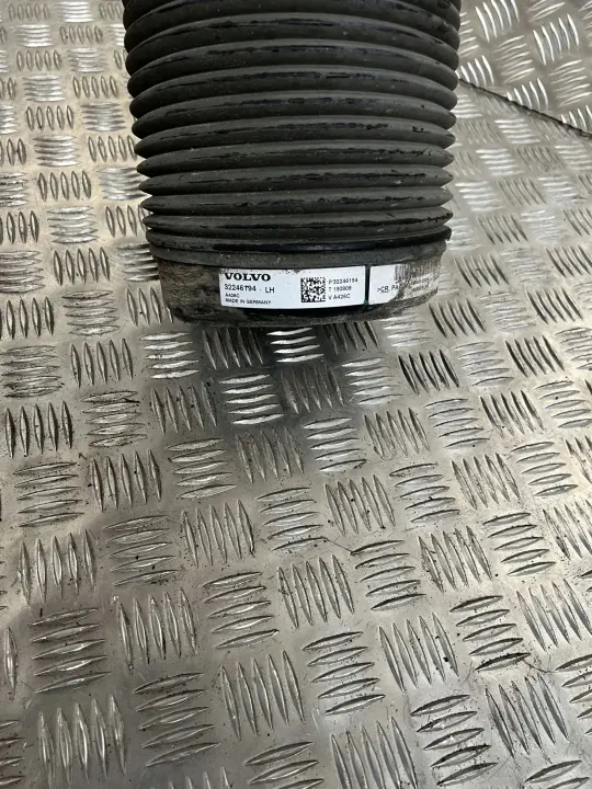 Volvo XC90 2018 Bakluftfjädringspåse OEM 32246194 image 4