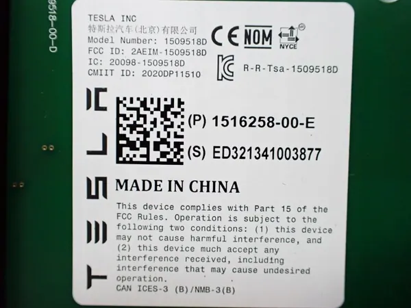 OEM 1516258-00-E Ovenpilarisuojus Tesla Model Y image 3