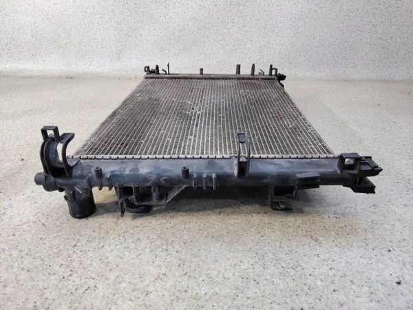 Radiateur d'eau OEM 214104684R pour Dacia 1.6 image 3
