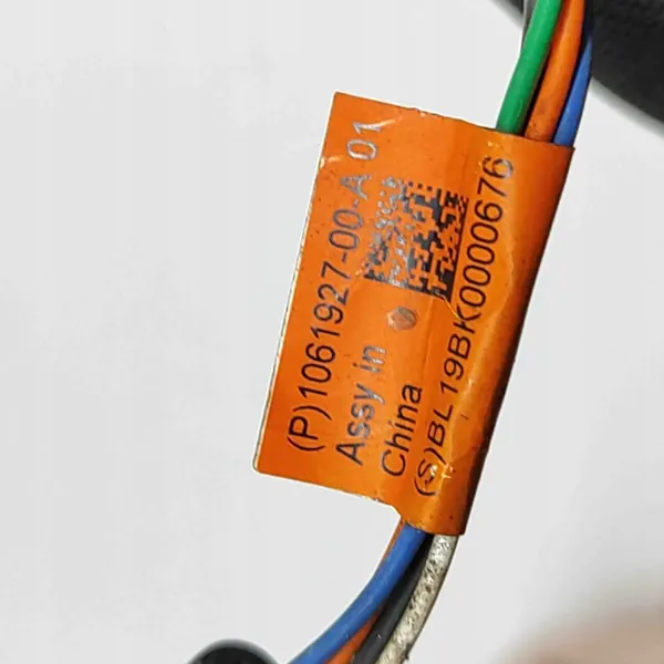 Tesla Model X Bränsletankslucka OEM 106192700A image 7