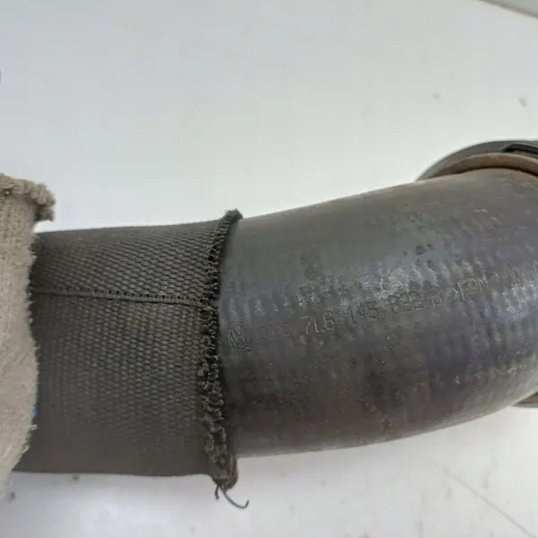 Volkswagen Touareg I 2004 Intercooler-Schlauch image 2