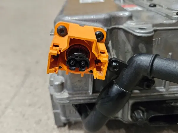 Porsche Taycan Invertteri OEM 9J1959663AS - Käytetty image 3