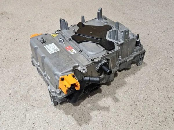 Porsche Taycan Invertteri OEM 9J1959663AS - Käytetty image 6