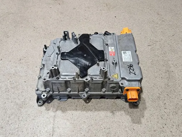 Porsche Taycan Invertteri OEM 9J1959663AS - Käytetty image 9