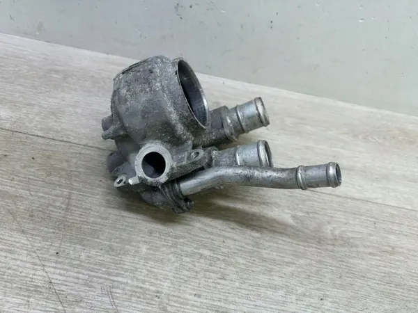 Termostaatin kotelo OEM 94610608031 Porsche Macanille image 5