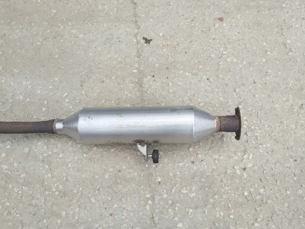 Toyota Camry VI Äänenvaimennin OEM 10H12 - Käytetty OE-os image 3