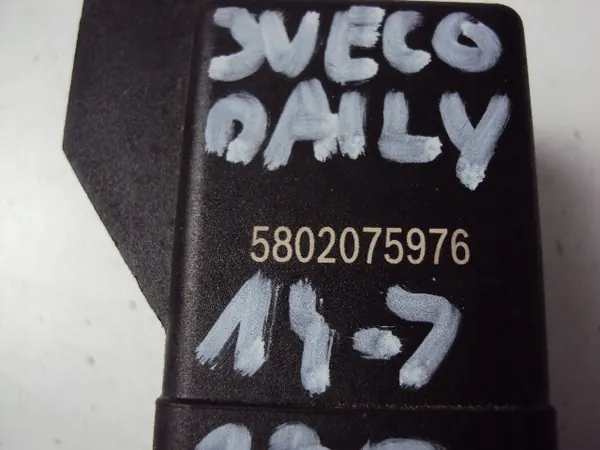 Sytytyspistokkeen rele Iveco Daily IV 2.3 Diesel OE 5802075976 image 4