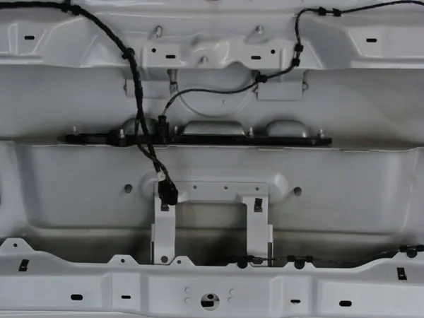 VW Touran I 1T0 03- Takaluukku image 8