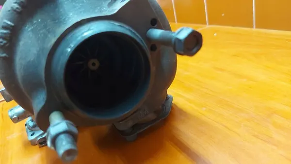 Turbocompresor BMW 5 E60 E61 525 177CV 03-07 image 4