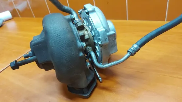 Turbocompresor BMW 5 E60 E61 525 177CV 03-07 image 5