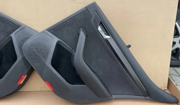 Skoda Superb III Sedan Alcantara Deurpaneel OEM image 2