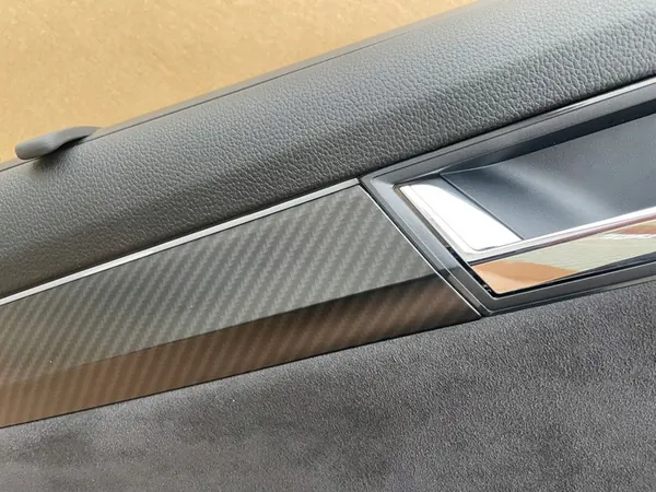 Skoda Superb III Sedan Alcantara Deurpaneel OEM image 3