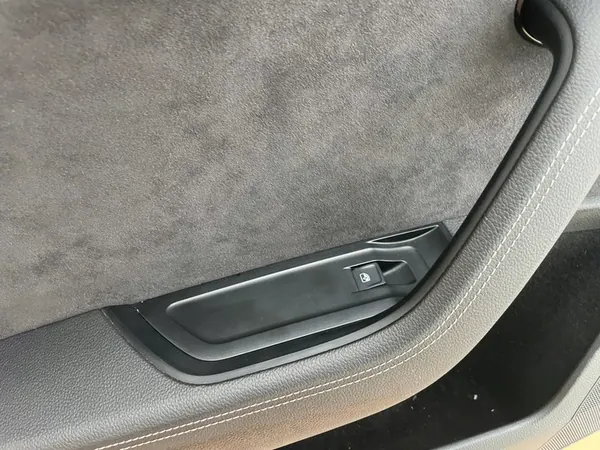 Skoda Superb III Sedan Alcantara Deurpaneel OEM image 4