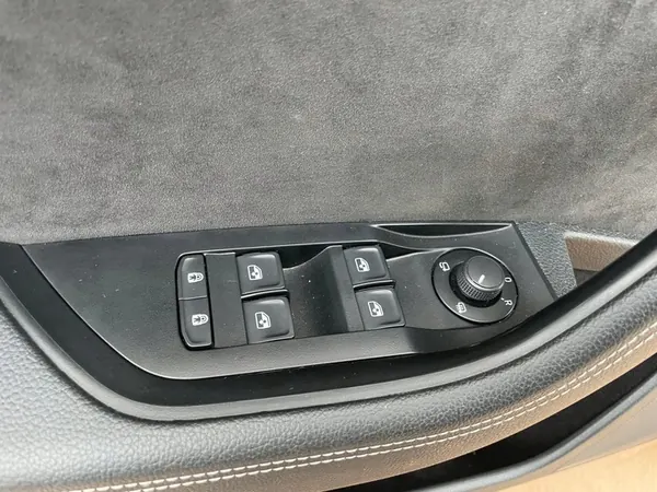 Skoda Superb III Sedan Alcantara Deurpaneel OEM image 8