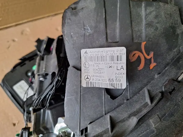 LINKER BI-XENON KOPLAMP MERCEDES W204 LIFT image 4