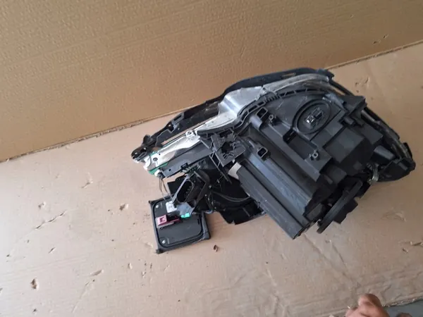 LINKER BI-XENON KOPLAMP MERCEDES W204 LIFT image 5