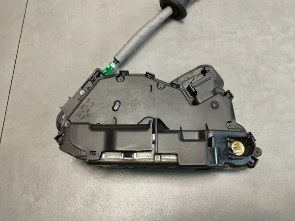 AUDI A3 8Y FRAMTILL VÄNSTER DÖRRLÅS 7 PIN 5TB837015B image 2