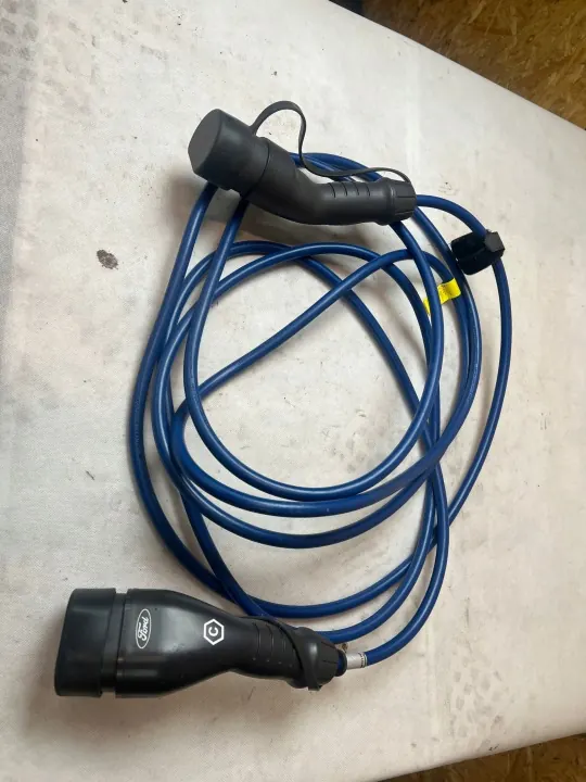 Ford OEM LV4J10B706AA Ladekabel - Gebraucht image 2