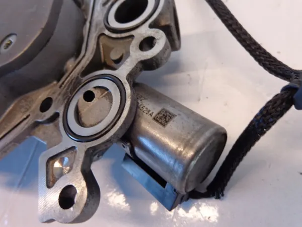 Pompe à huile OEM 9823740280 + soupape pour Citroen C3 III image 6