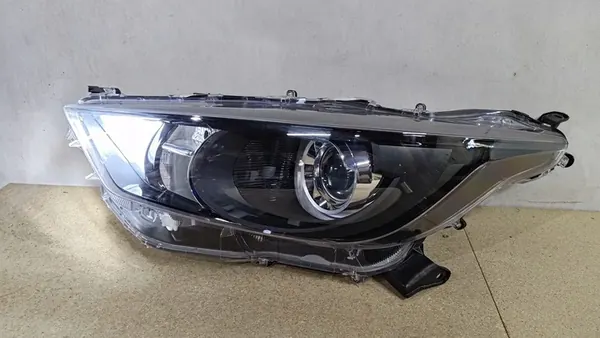 FARO IZQUIERDO TOYOTA YARIS IV P21 81170-K0060 OEM image 2
