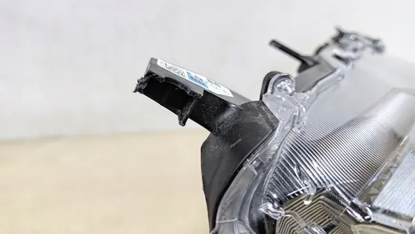 FARO IZQUIERDO TOYOTA YARIS IV P21 81170-K0060 OEM image 9