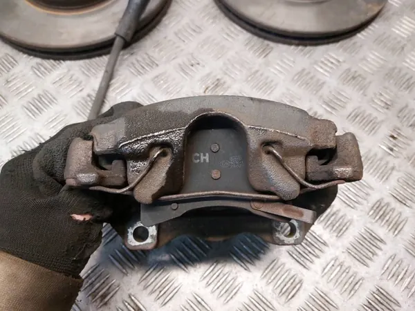 Gebrauchte Bremscheiben Vorne + Beläge + Rechter Bremssattel image 4